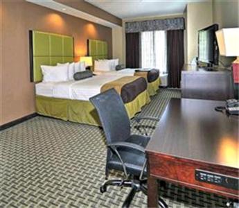 Queen Suite - Non-Smoking interior